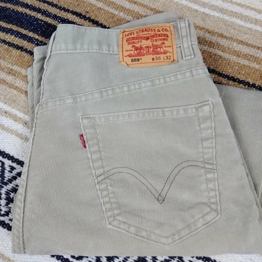 36/32 LEVI'S 559 MENS VINTAGE CORDUROY PANTS